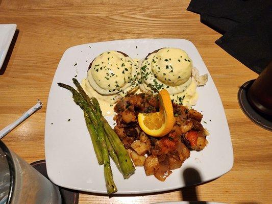 Brunch eggs Benedict