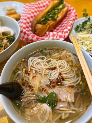 Bun Bo hue (Spicy Beef Noodle Soup)