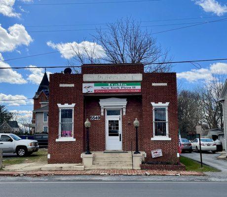 The old town bank is now a great pizza place!