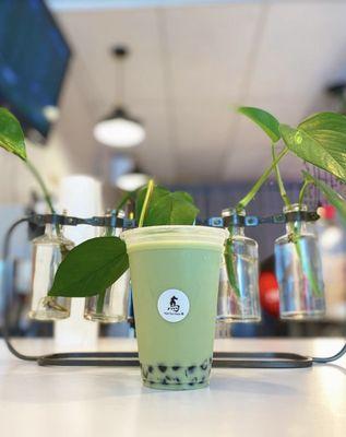 Honeydew milk tea with Black tapioca pearls