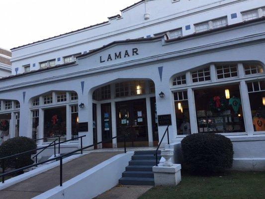 Lamar bathhouse is the first one on the bathhouse row. A gift shop and also another visitor center in addition to Fordyce bathhouse