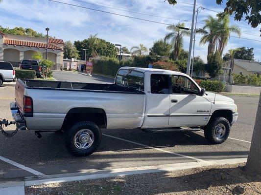 2500 V10 dodge truck ready to work.