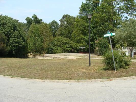 This corner lot in the Riverwalk subdivision is available for $10,000.  Choose your builder and build your dream home.