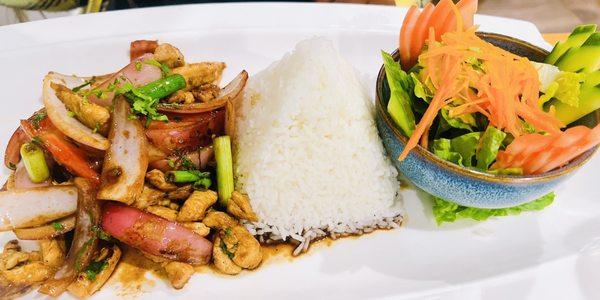 POLLO SALTADO: Strips Of Chicken Sautéed With Onions, Tomatoes, Scallions Served With Rice And side salad