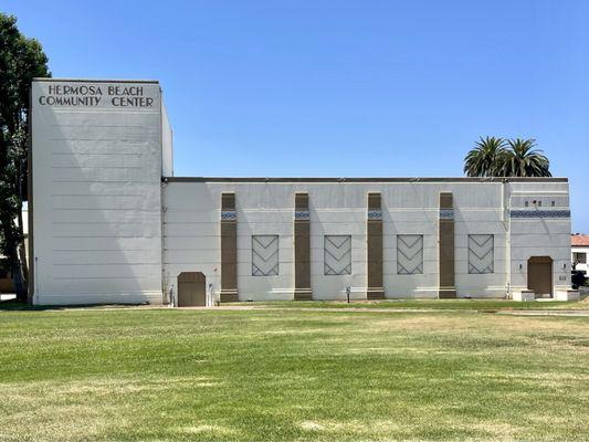 Hermosa Beach Community Center - Community Resources Department