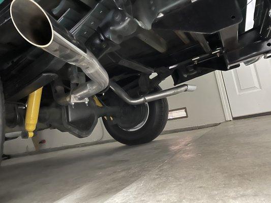 Dual exhaust system with 2-chamber flow masters. Sounds great!!