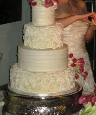 Love how closely the cake matched the design of my wedding gown!