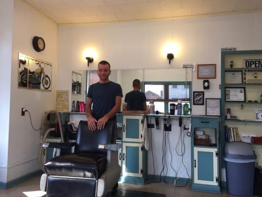 Leo Moss' Barber Shop