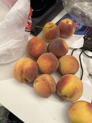 fresh peaches right off the tree!!