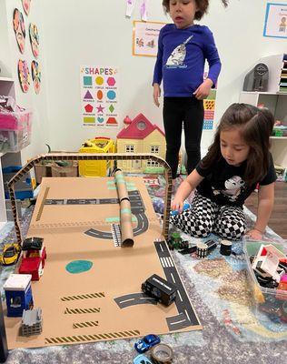 Building roads and ramps with cardboard !