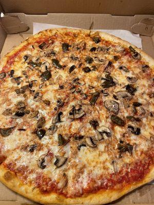 Pizza with mushrooms and peppers