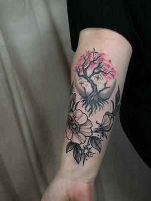 Flowers and ladybug done by Jayc. I love it!