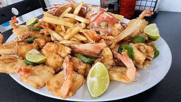 Huachinango y Fried Shrimp / Camarones Empanizado