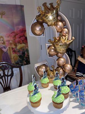 Princess Tiana Vanilla Cupcakes