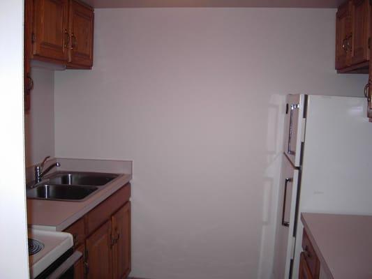 Kitchen (Unit E, 332 sqft)