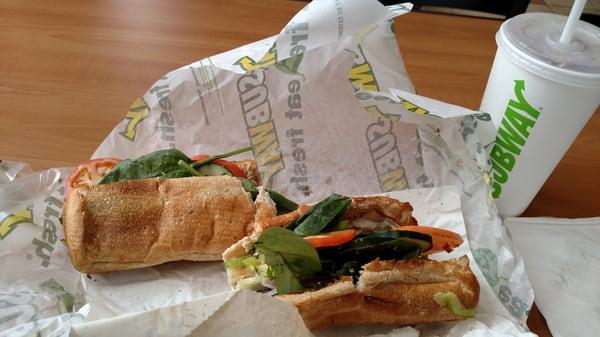 Snagged a turkey provolone footlong as a SNACKER! Lots of veggies!