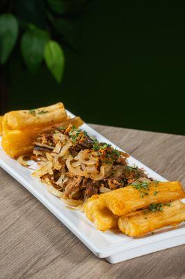 Aipim com Carne-seca.
Yuca fries and Brazilian Beef.