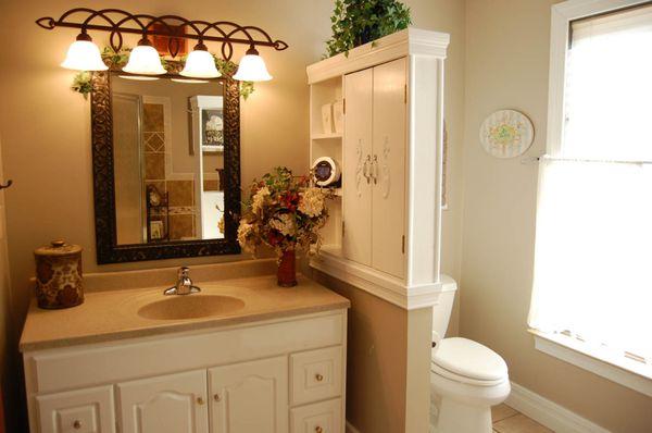 Beautiful lodge master bathroom