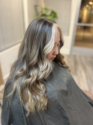 Partial highlights and bold money piece