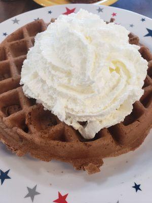 ordered the cinnamon waffle with whip cream. The waffle had the proper amount of cinnamon. A nice chew and crispy edges.