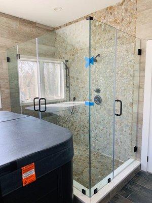 Frameless shower door