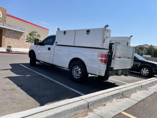 Tire service truck