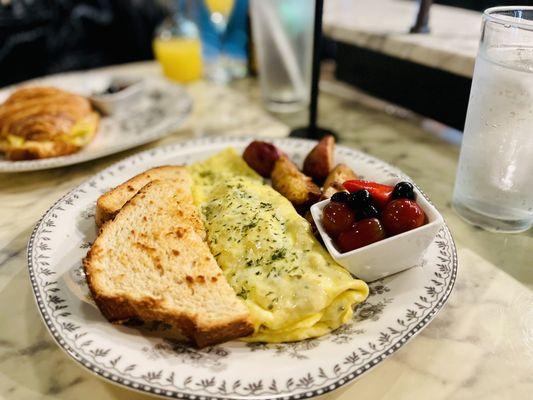 Omelette with potatoes and spinach