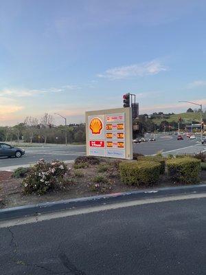 Shell Station in Hercules