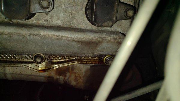 2 week old valve cover gaskets already leaking.