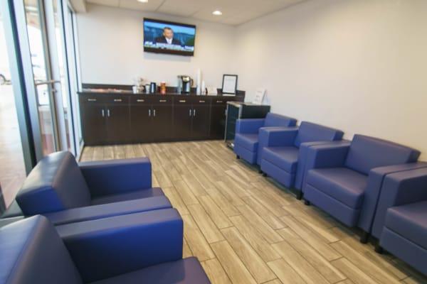 Baldwin Ford/Lincoln customer lounge