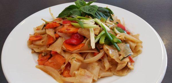 Drunken noodles with chicken