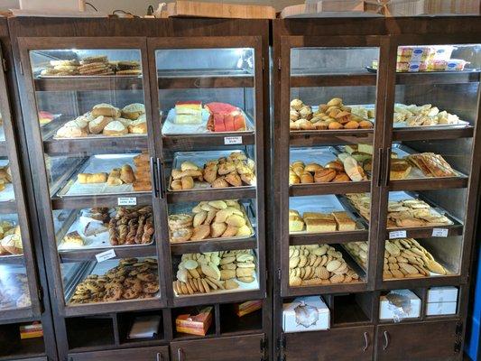 There are many South and Central American baked goods available. The friendly staff are happy to describe any unfamiliar items. Delicious!