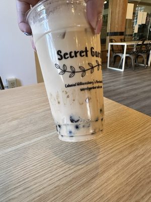 oolong milk tea with tapioca bubble