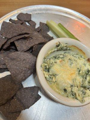 Spinach dip with "homemade" garlic crisps