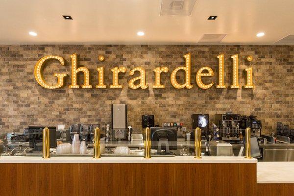 Iconic Ghirardelli light bulb sign!