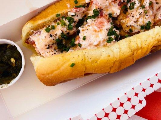 One delicious lobster roll, hold the warm service.