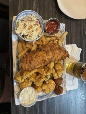 Tri plate of fried haddock, scallops and full belly clams