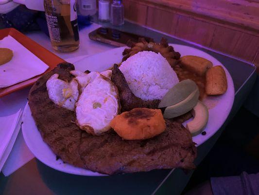 25. Bandeja Ecuatoriana