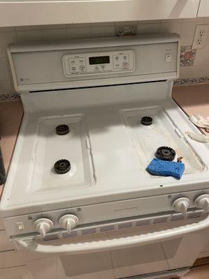 Kitchen stove cleaning / deep move out cleaning