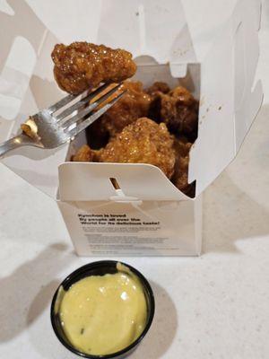 Boneless Honey Chicken (with honey mustard dipping sauce) - yummy... doesn't need dipping sauce!