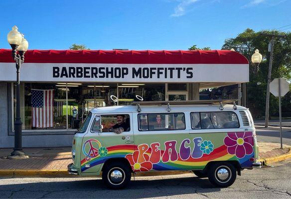 Barbershop Moffitt's