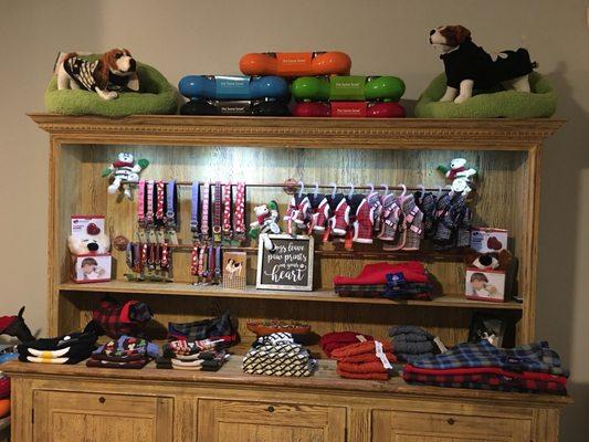 Check out all of our beautiful collars and pet accessories!!