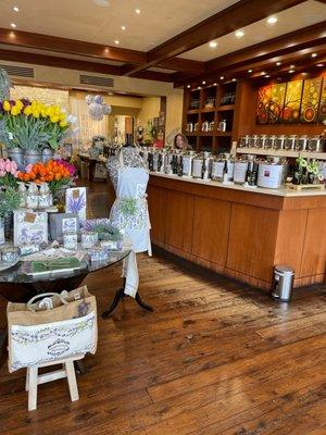 Friendly, beautiful store. About 80 Olive Oils to sample or taste with bread