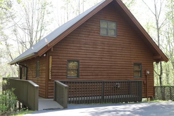 Two Giraffe Inn Cabin