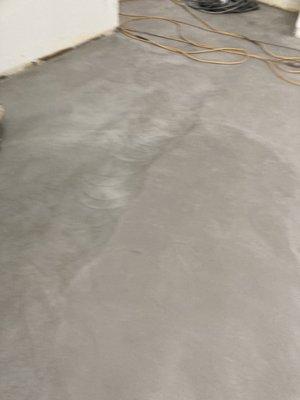 Shitty work - concrete discoloration due to either pour mixing , old material used or just short cut the process