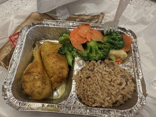 Dry chicken, with Rice & Peas and broccoli