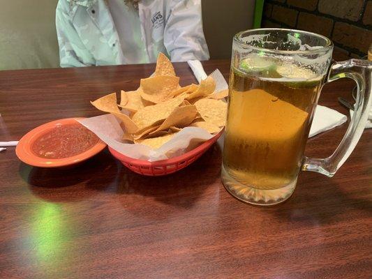 Modelo Draft with Salsa & Chips