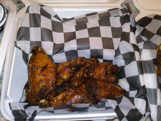 Smoked wings with Alabama BBQ sauce