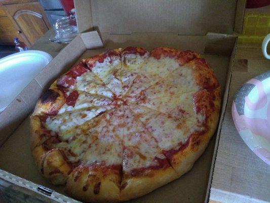 Half cheese half pepperoni... Very good pizza!!