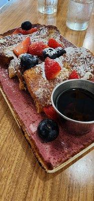 French Toast with fresh fruit